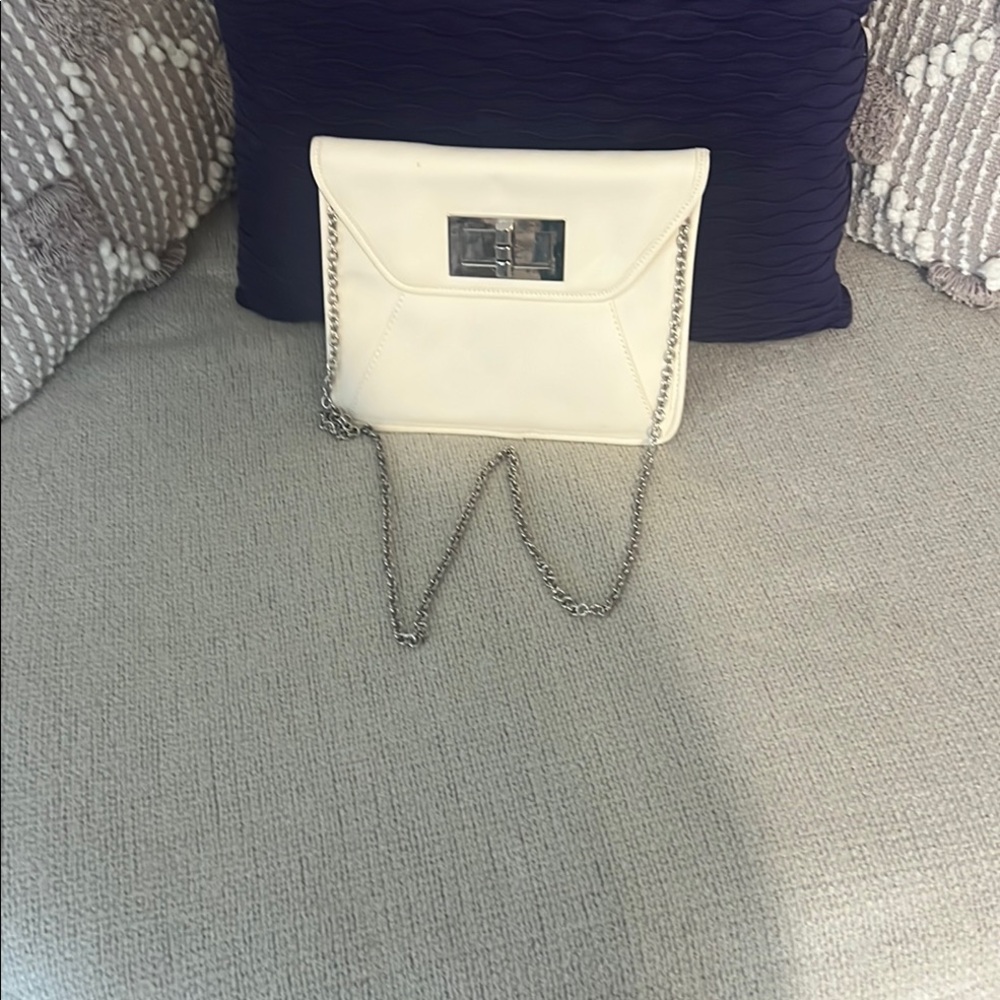 Elegant White Chain Shoulder Bag